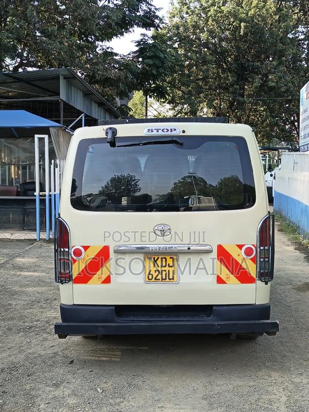 Toyota HiAce 2015 Beige - thumbnail 5