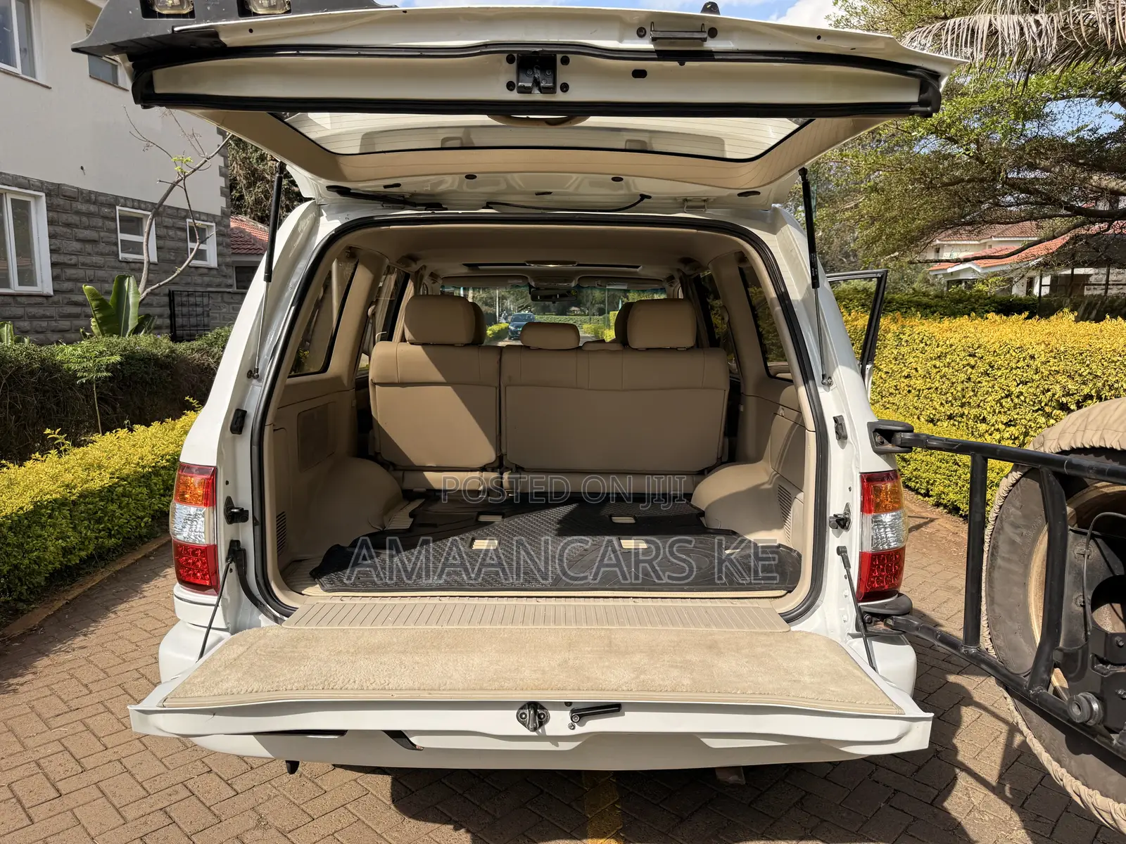 Toyota Land Cruiser HDJ 100 2002 White