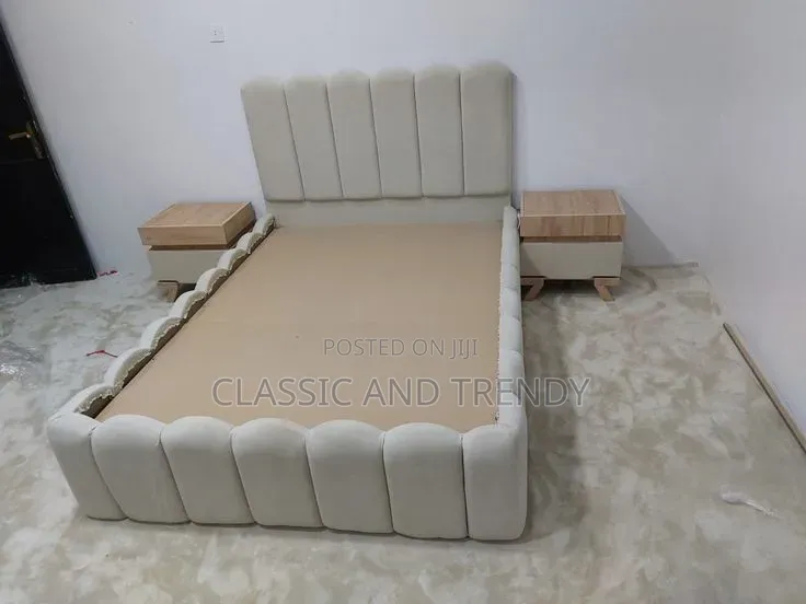 5x6 Elegant Cream Chester Bed