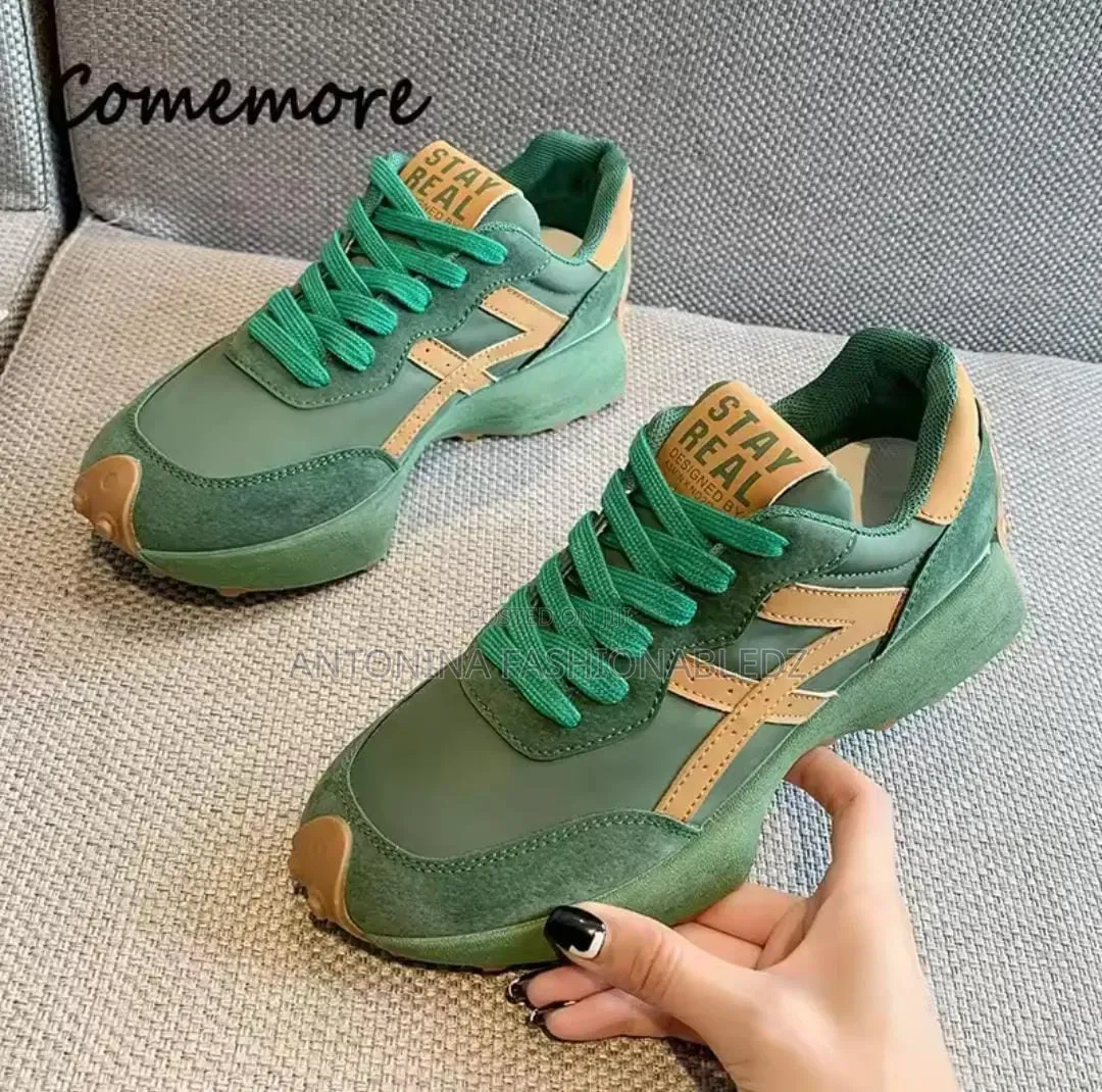 Ladies Comfortable Sneakers