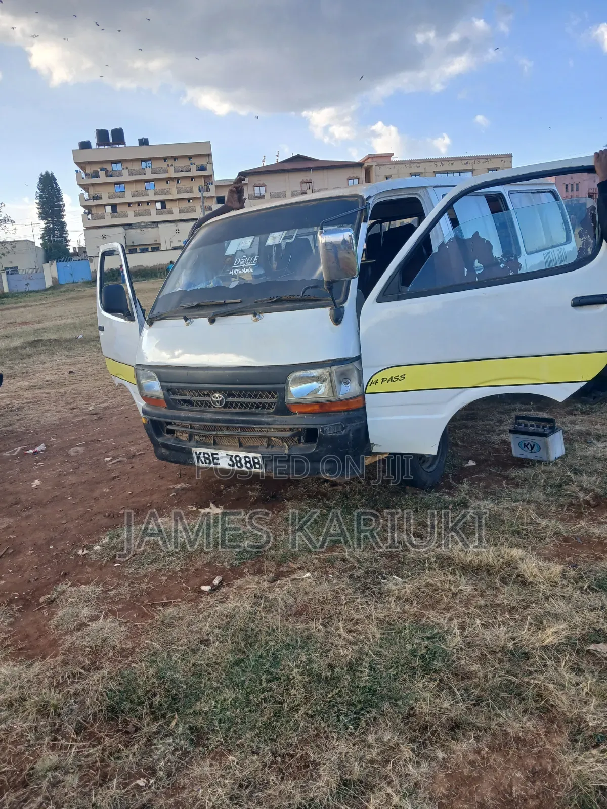 Toyota HiAce 2003 White