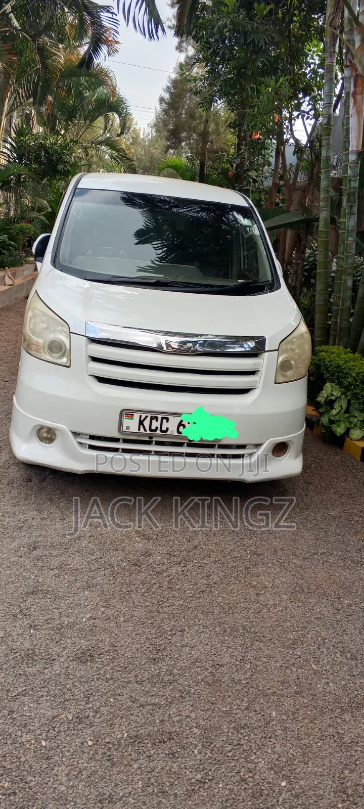 Toyota Noah 2012 White