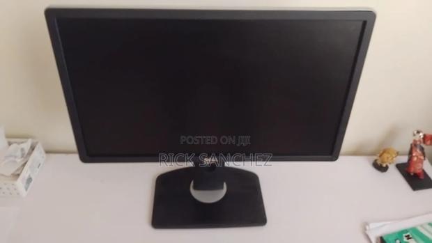2 Monitors: Dell 22inch, Samsung 17inch - thumbnail 3