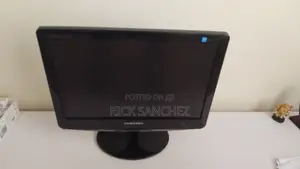 2 Monitors: Dell 22inch, Samsung 17inch