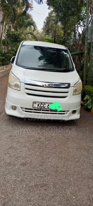 Toyota Noah 2012 White