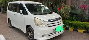 Toyota Noah 2012 White