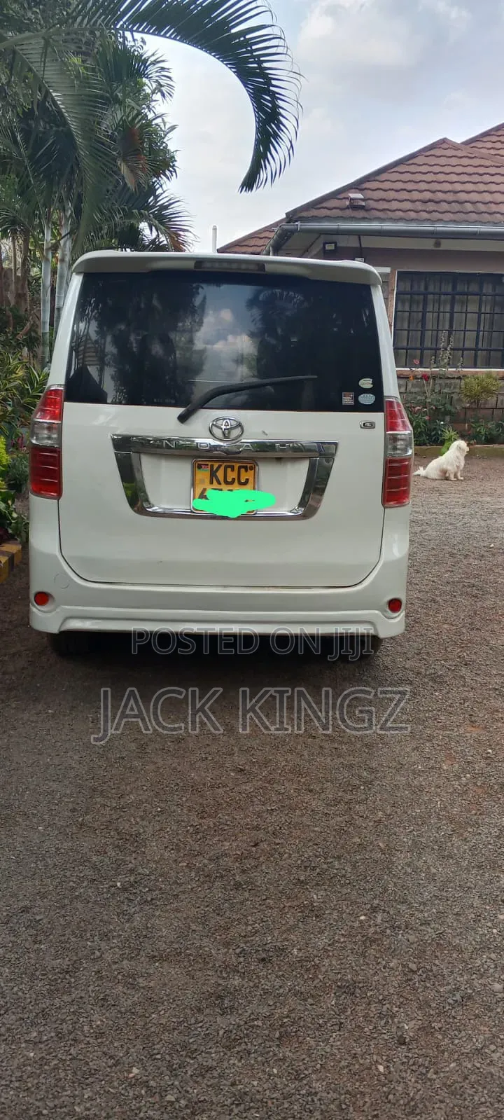 Toyota Noah 2012 White