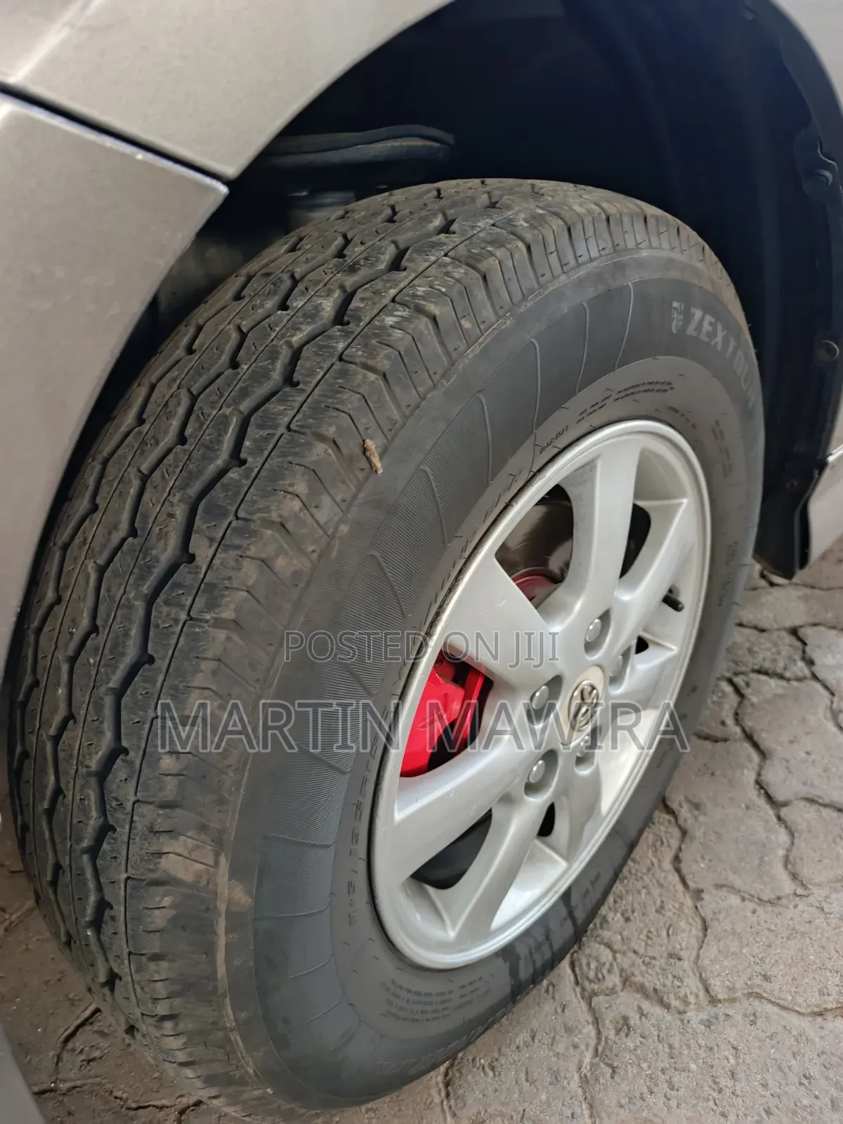 Toyota ISIS 2011 Gray