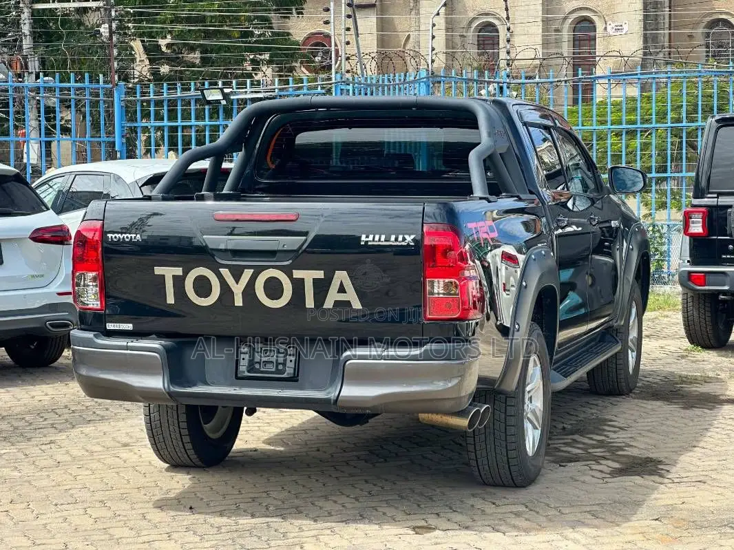 Toyota Hilux 2019 Black