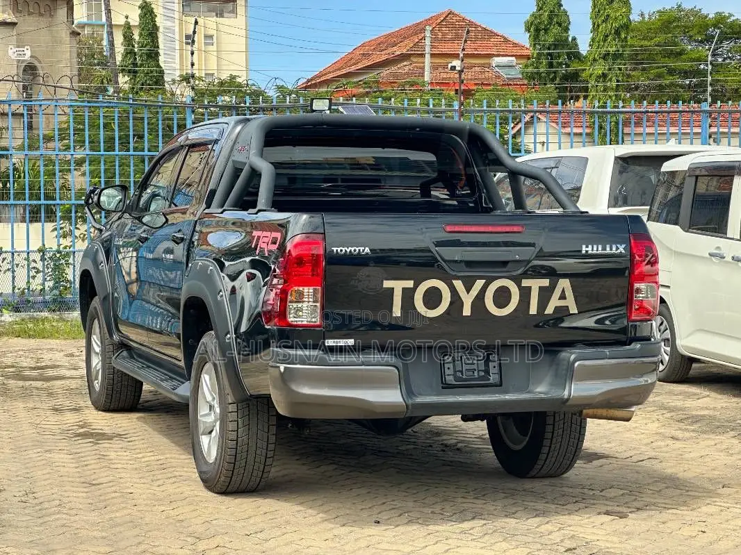 Toyota Hilux 2019 Black