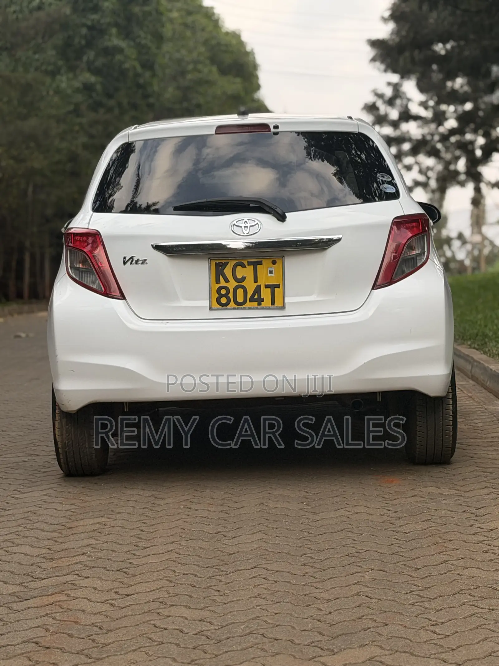 Toyota Vitz 2011 White