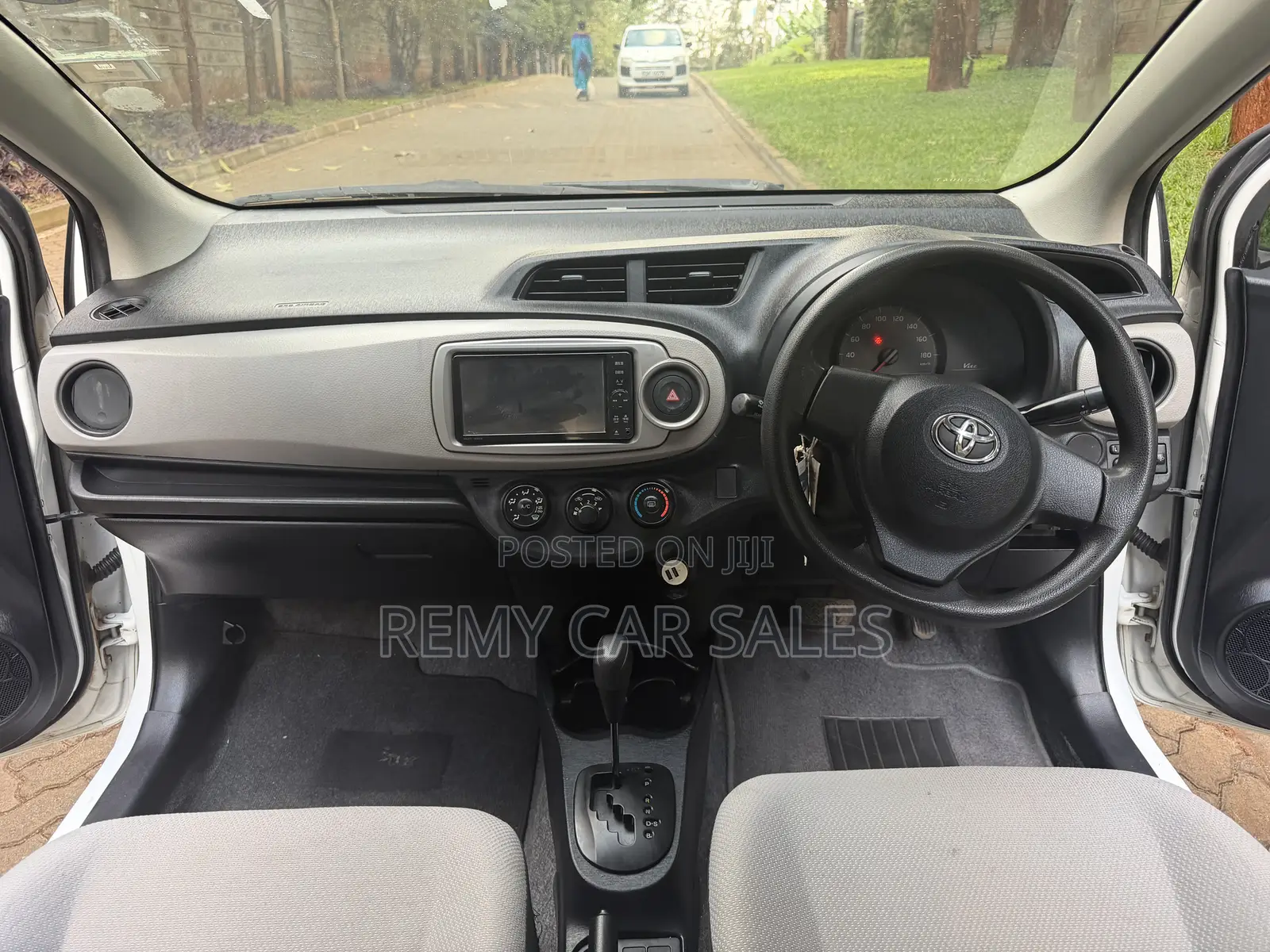 Toyota Vitz 2011 White