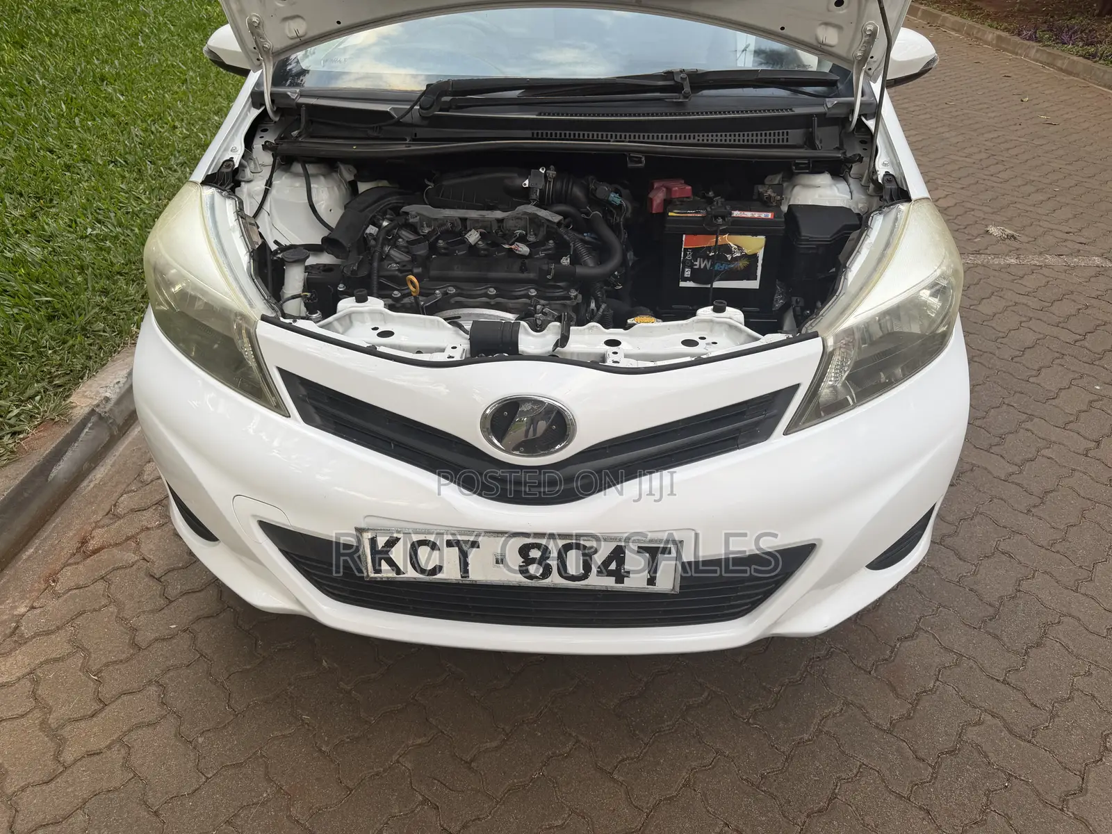 Toyota Vitz 2011 White