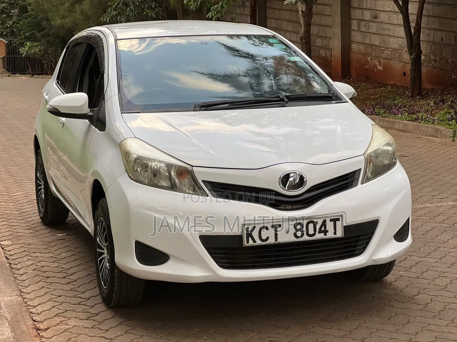 Toyota Vitz 2011 White