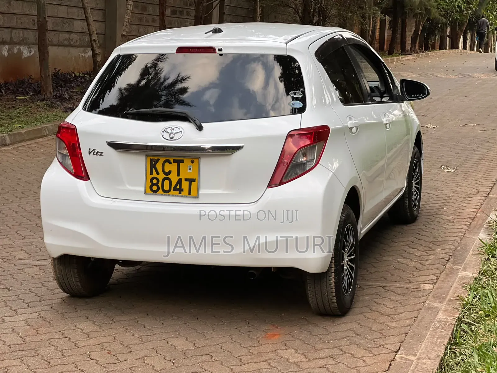 Toyota Vitz 2011 White