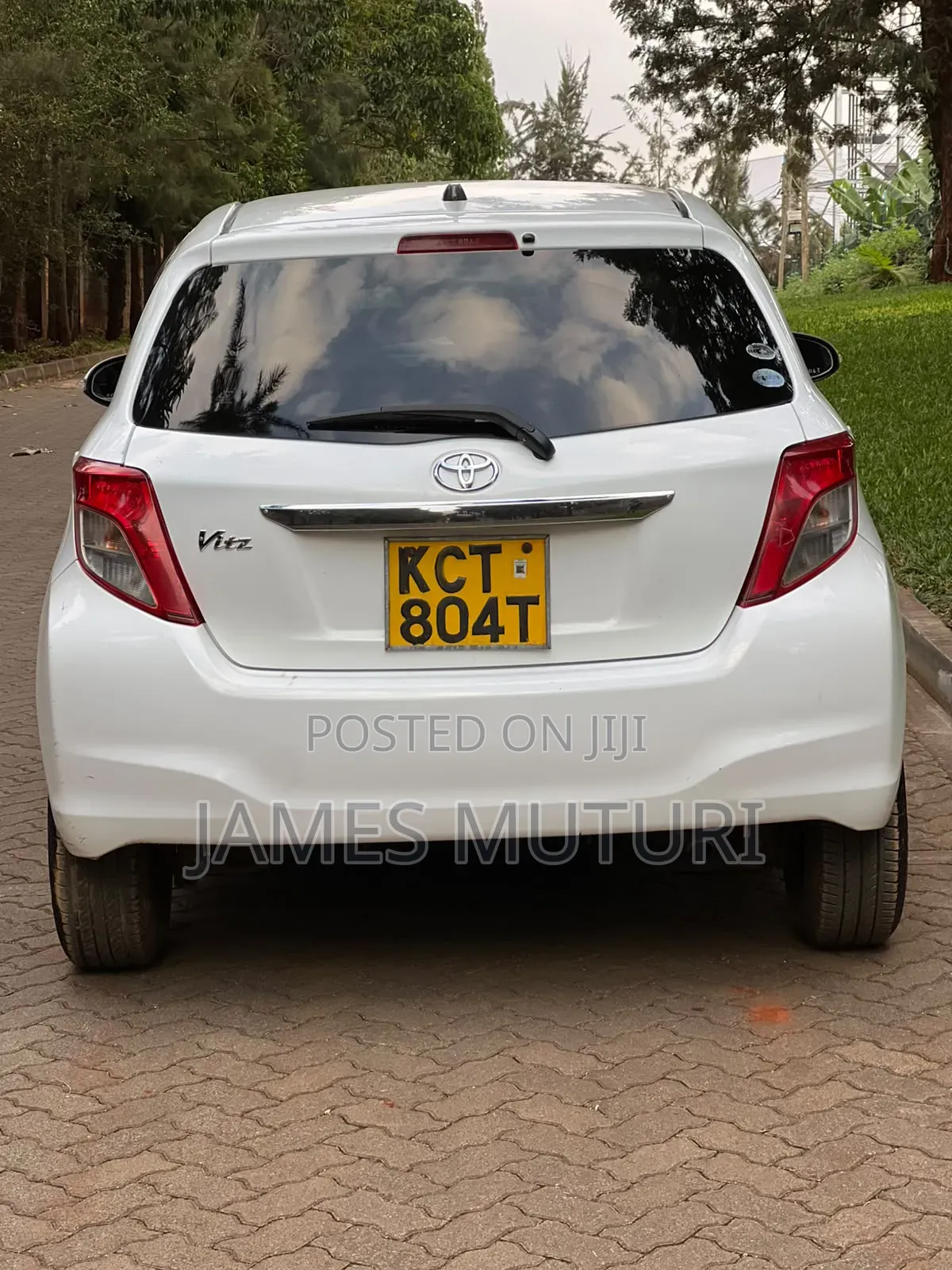 Toyota Vitz 2011 White