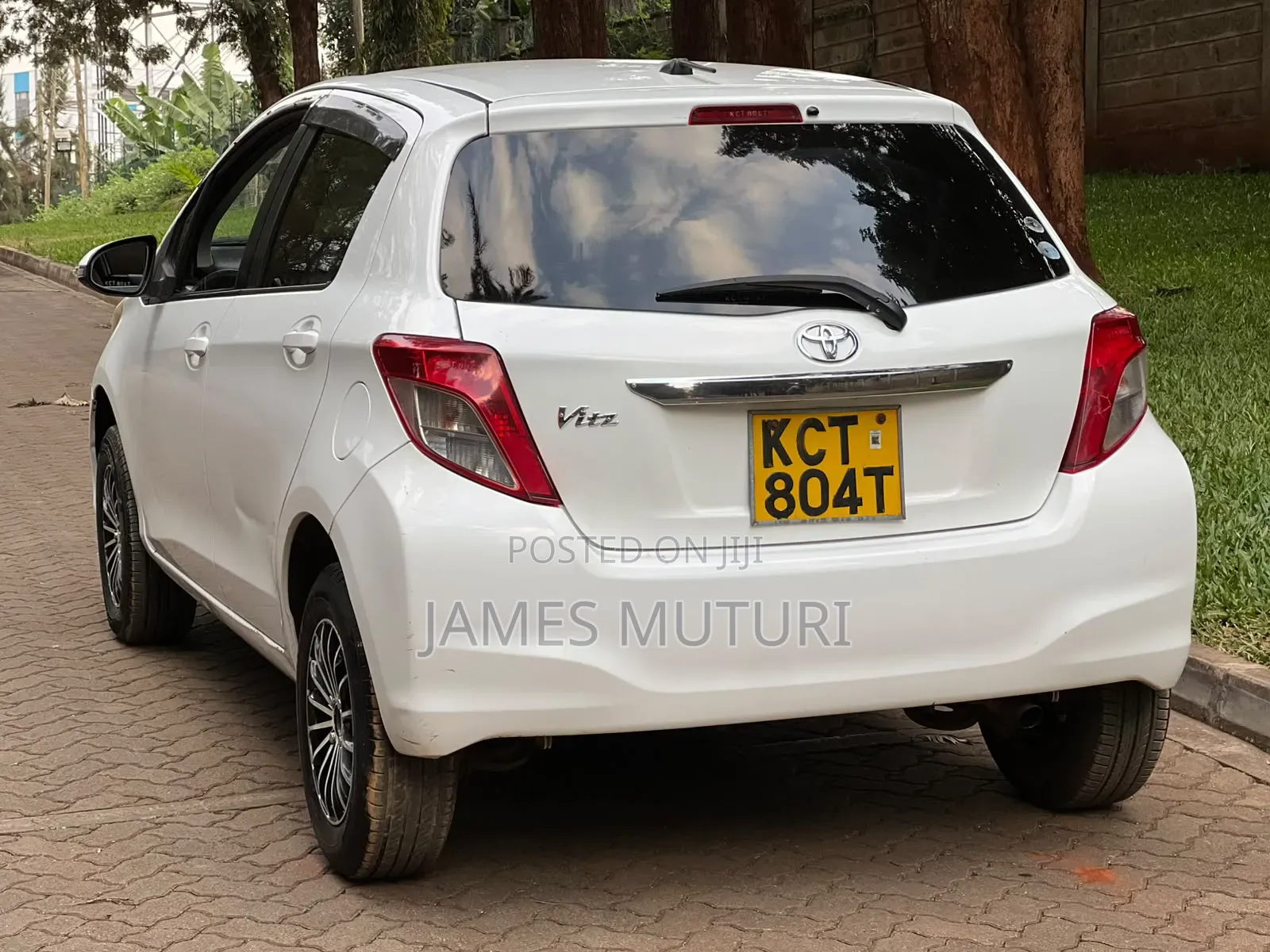 Toyota Vitz 2011 White