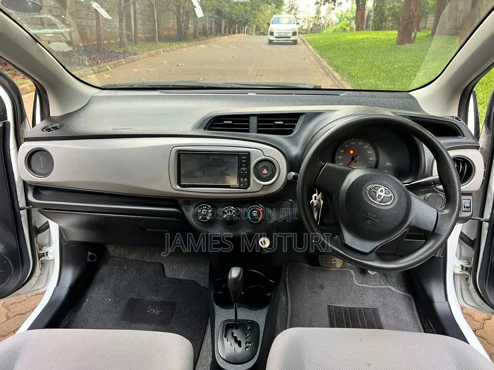 Toyota Vitz 2011 White