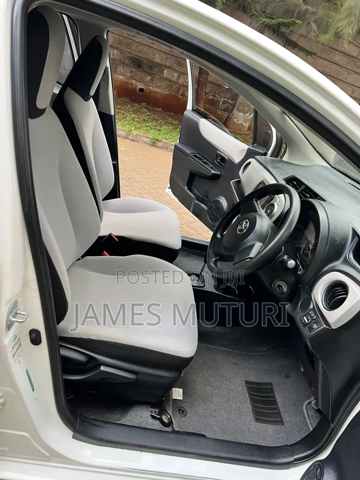Toyota Vitz 2011 White