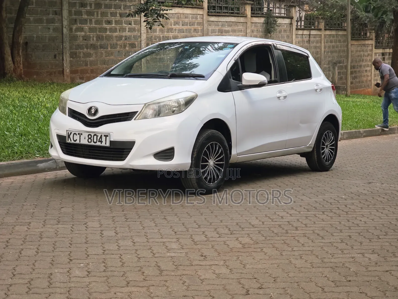 Toyota Vitz 2011 White