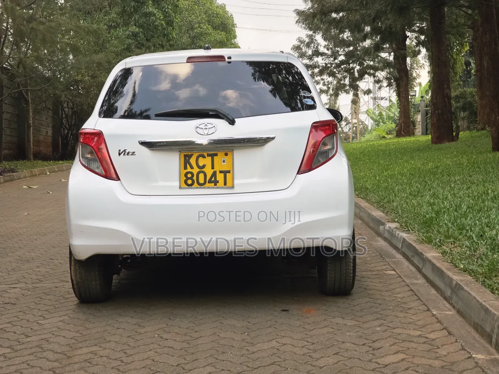 Toyota Vitz 2011 White