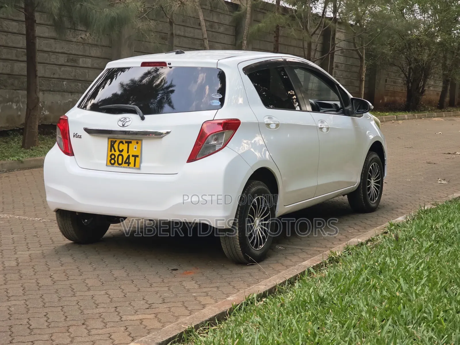 Toyota Vitz 2011 White