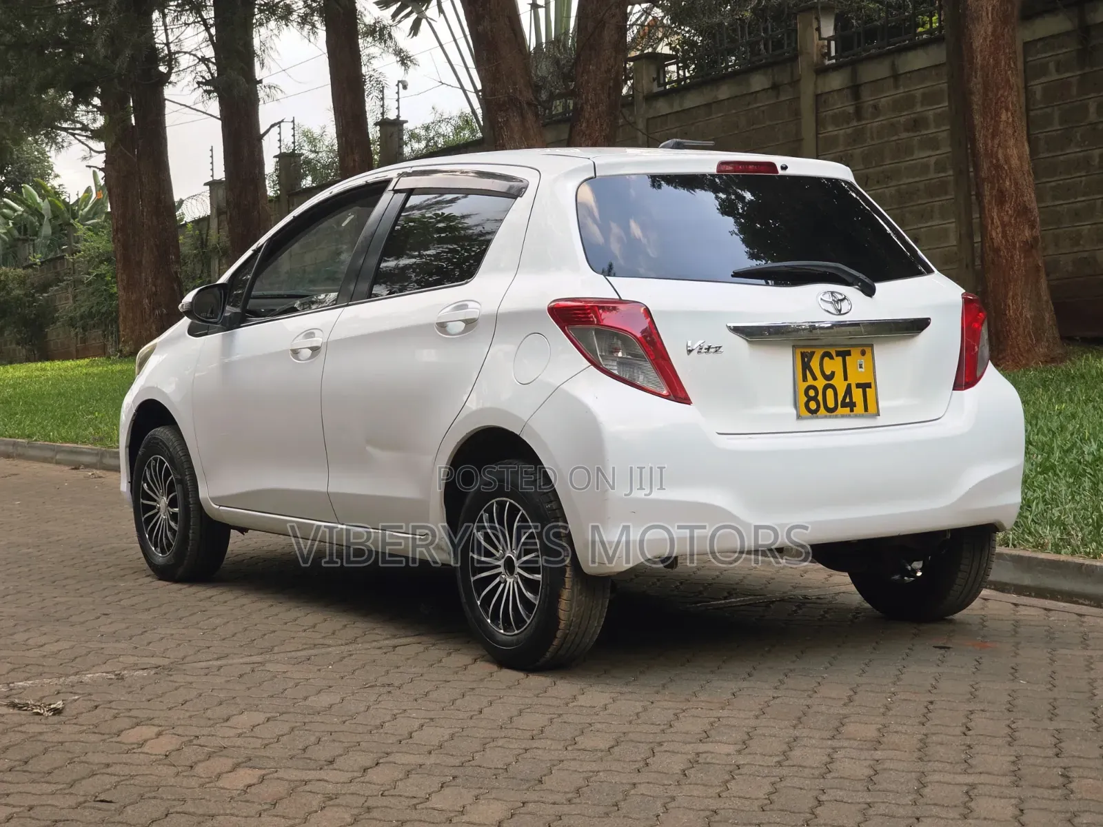 Toyota Vitz 2011 White