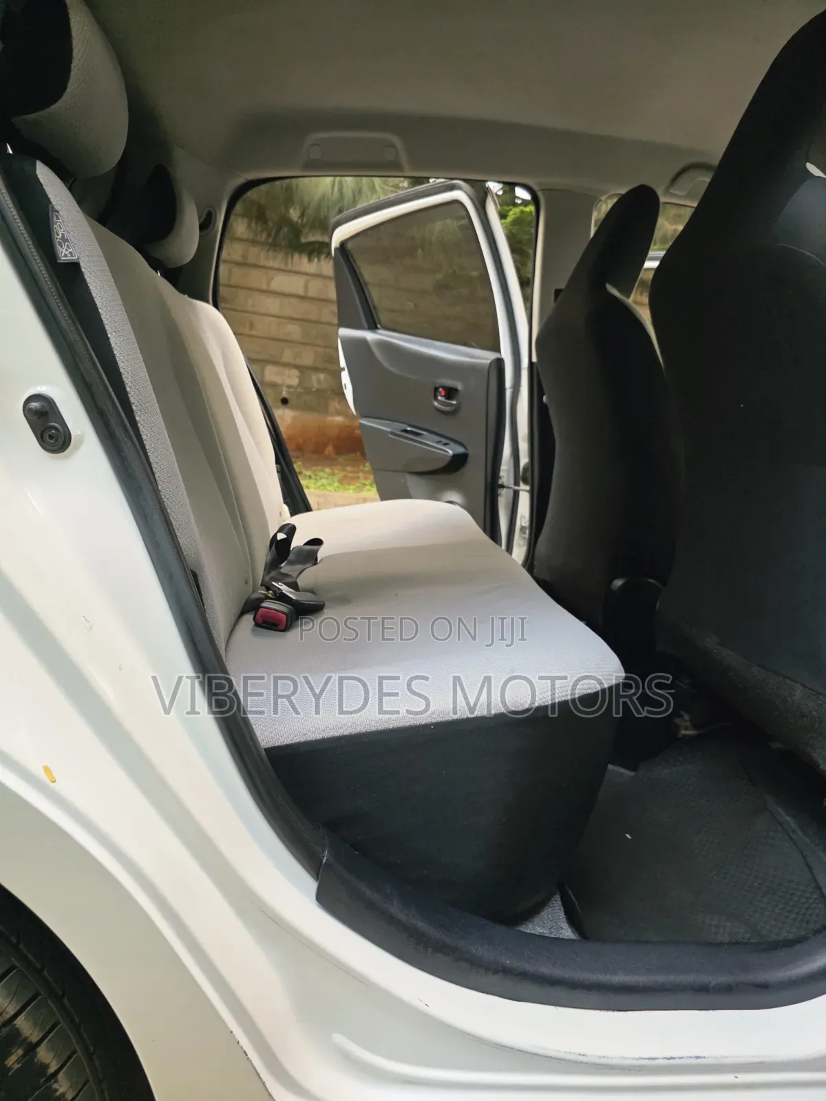 Toyota Vitz 2011 White