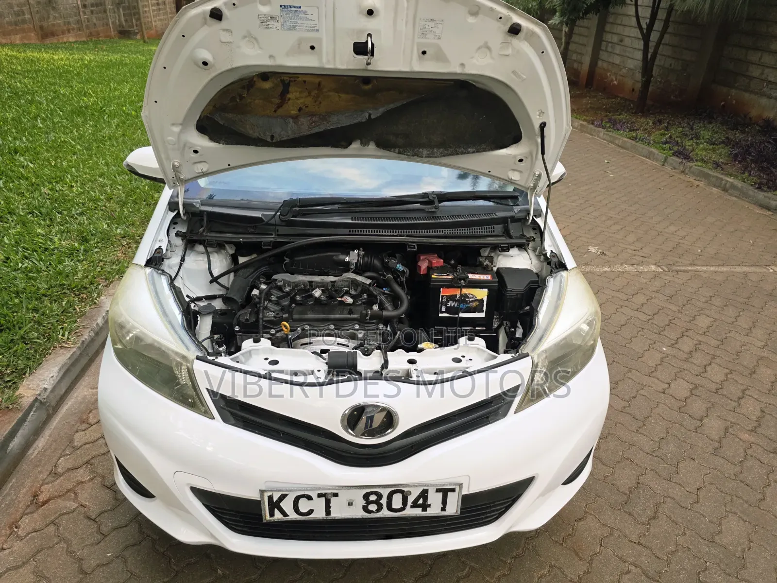 Toyota Vitz 2011 White