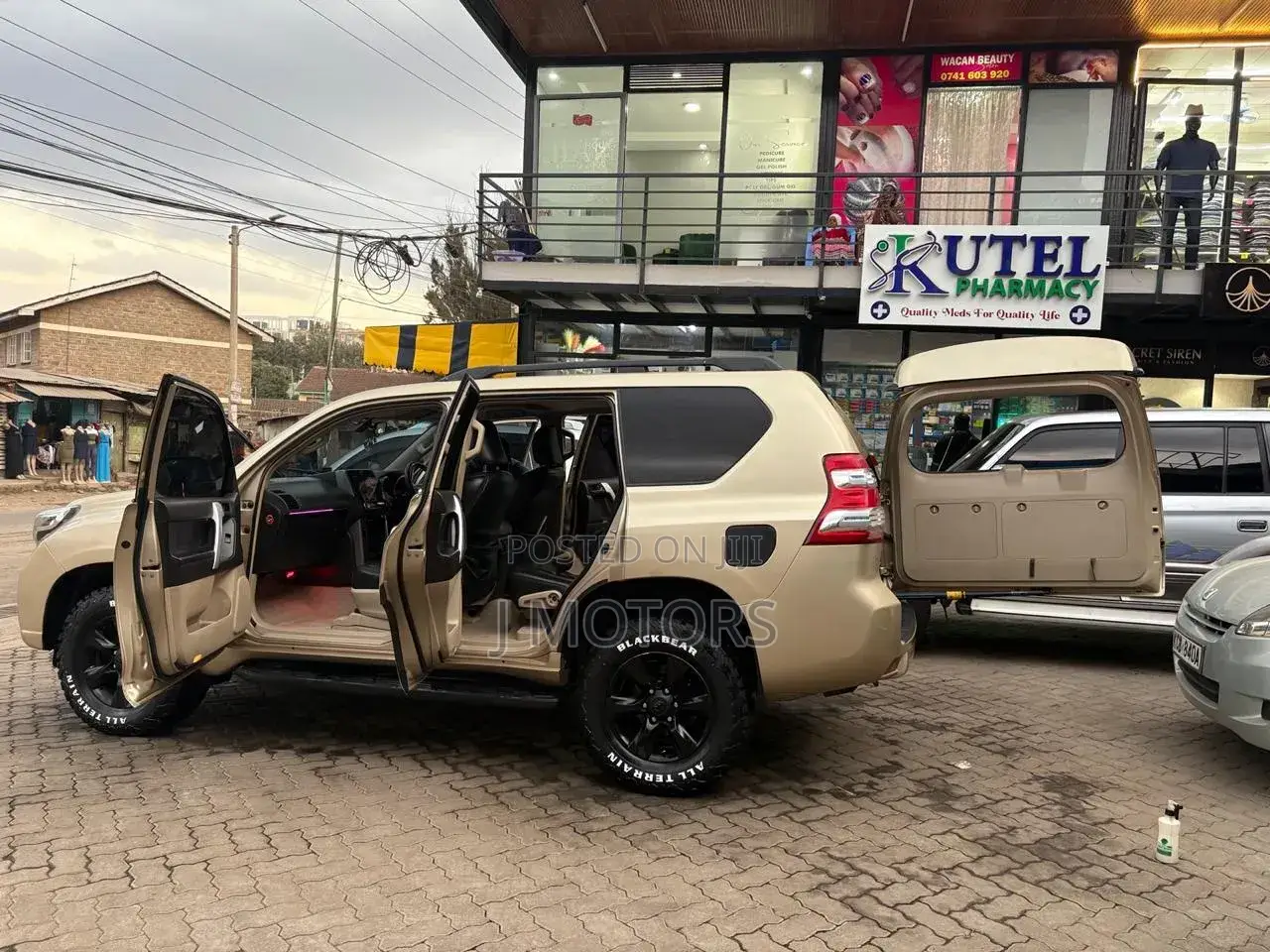 Toyota Land Cruiser 2010 Gold