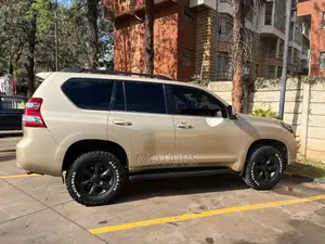 Toyota Land Cruiser 2010 Gold
