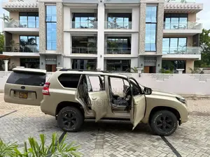 Toyota Land Cruiser 2010 Gold