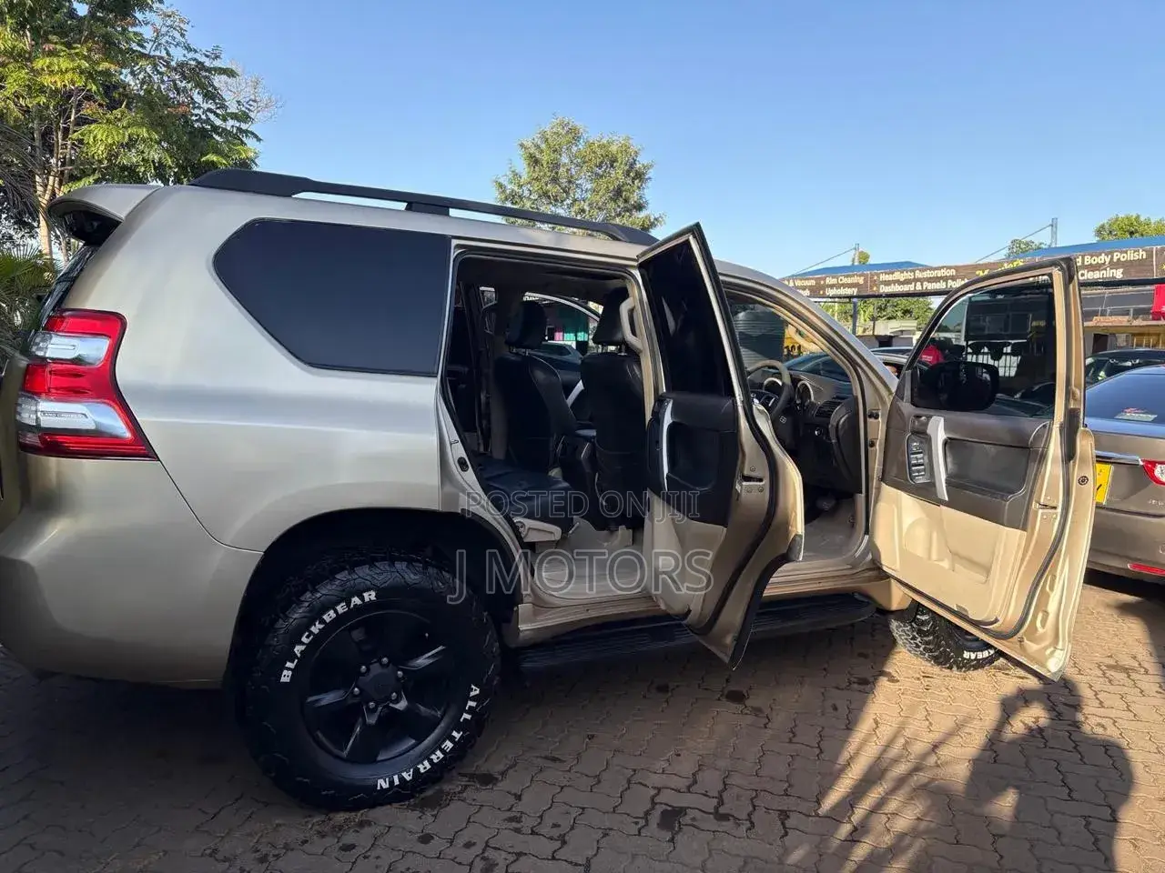 Toyota Land Cruiser 2010 Gold