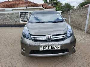 Toyota ISIS 2011 Gray