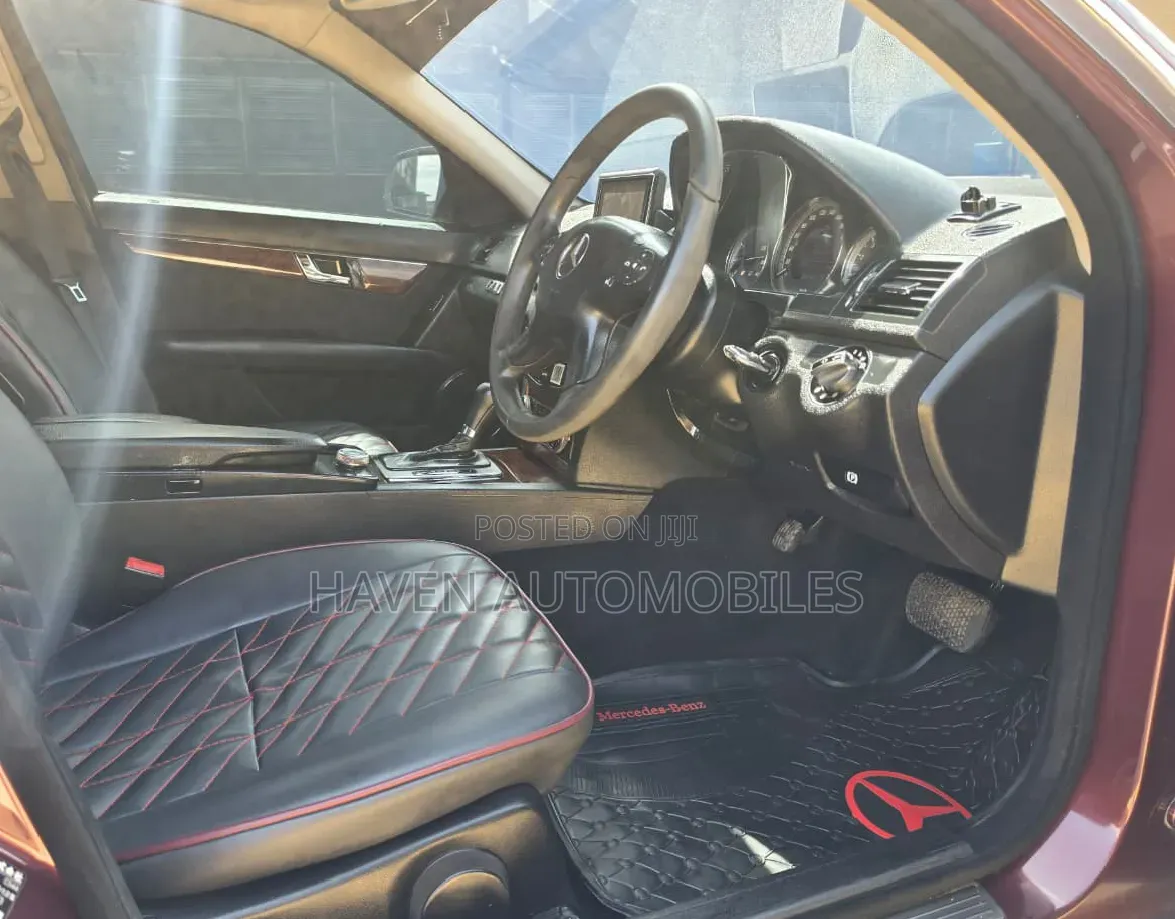 Mercedes-Benz C200 2010 Red