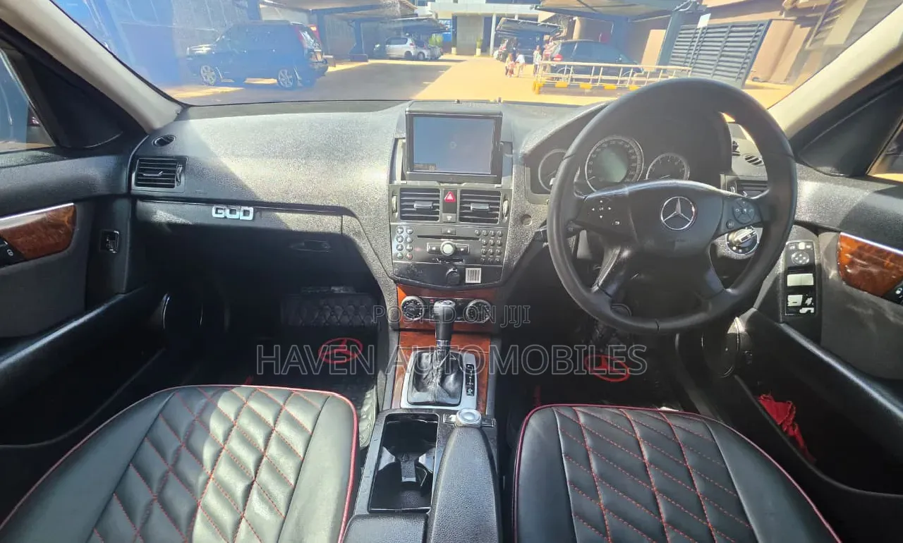 Mercedes-Benz C200 2010 Red