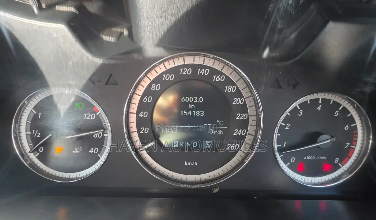 Mercedes-Benz C200 2010 Red