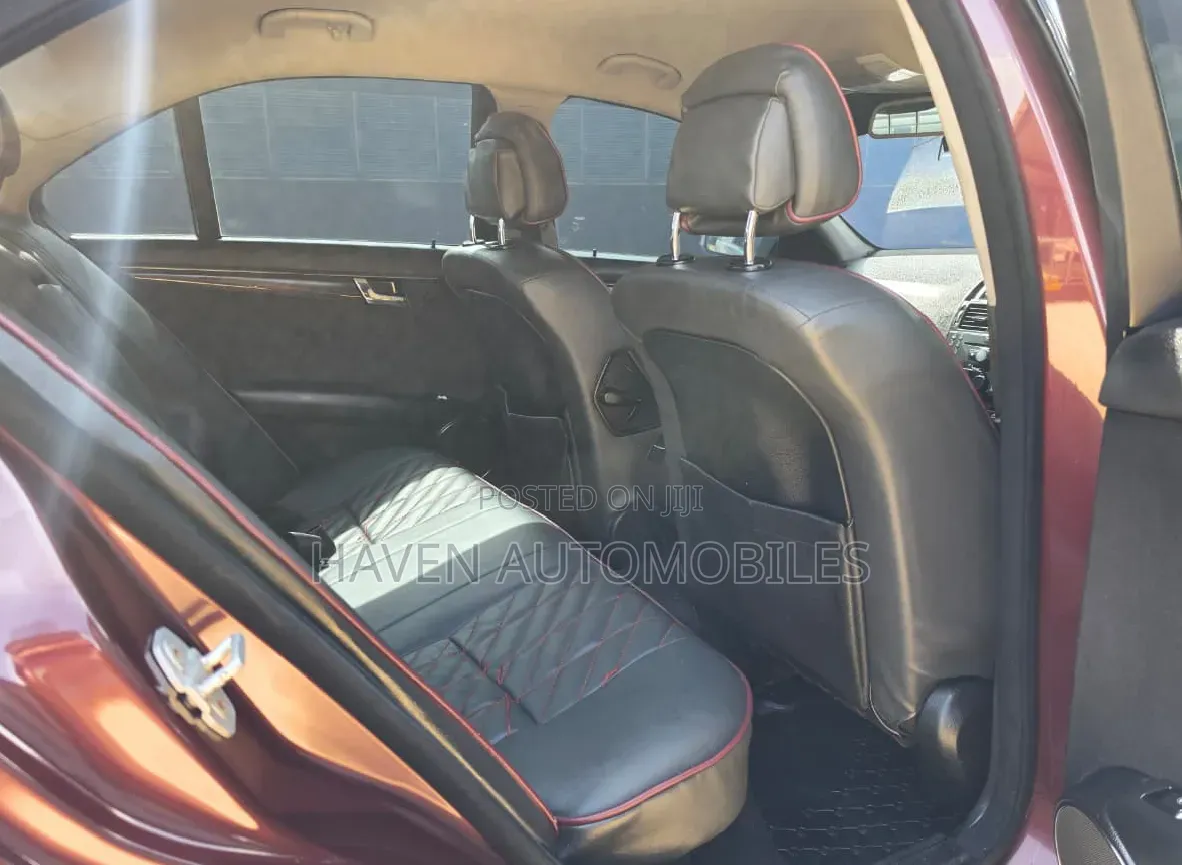 Mercedes-Benz C200 2010 Red