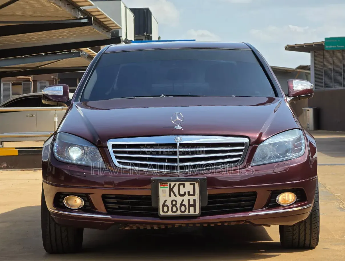 Mercedes-Benz C200 2010 Red