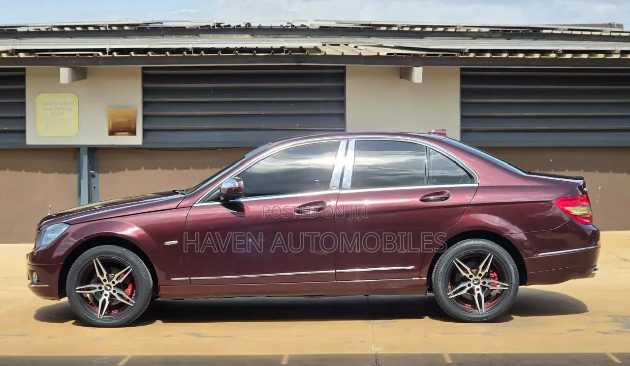 Mercedes-Benz C200 2010 Red