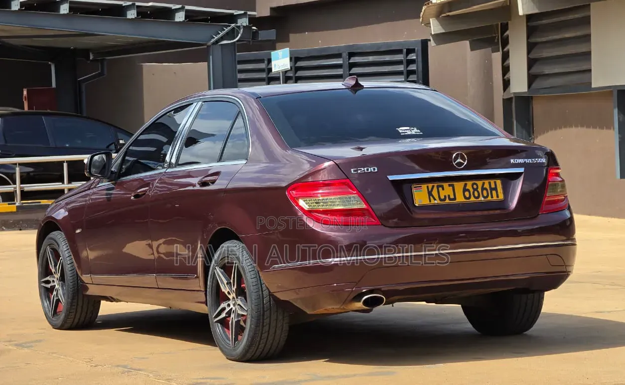 Mercedes-Benz C200 2010 Red