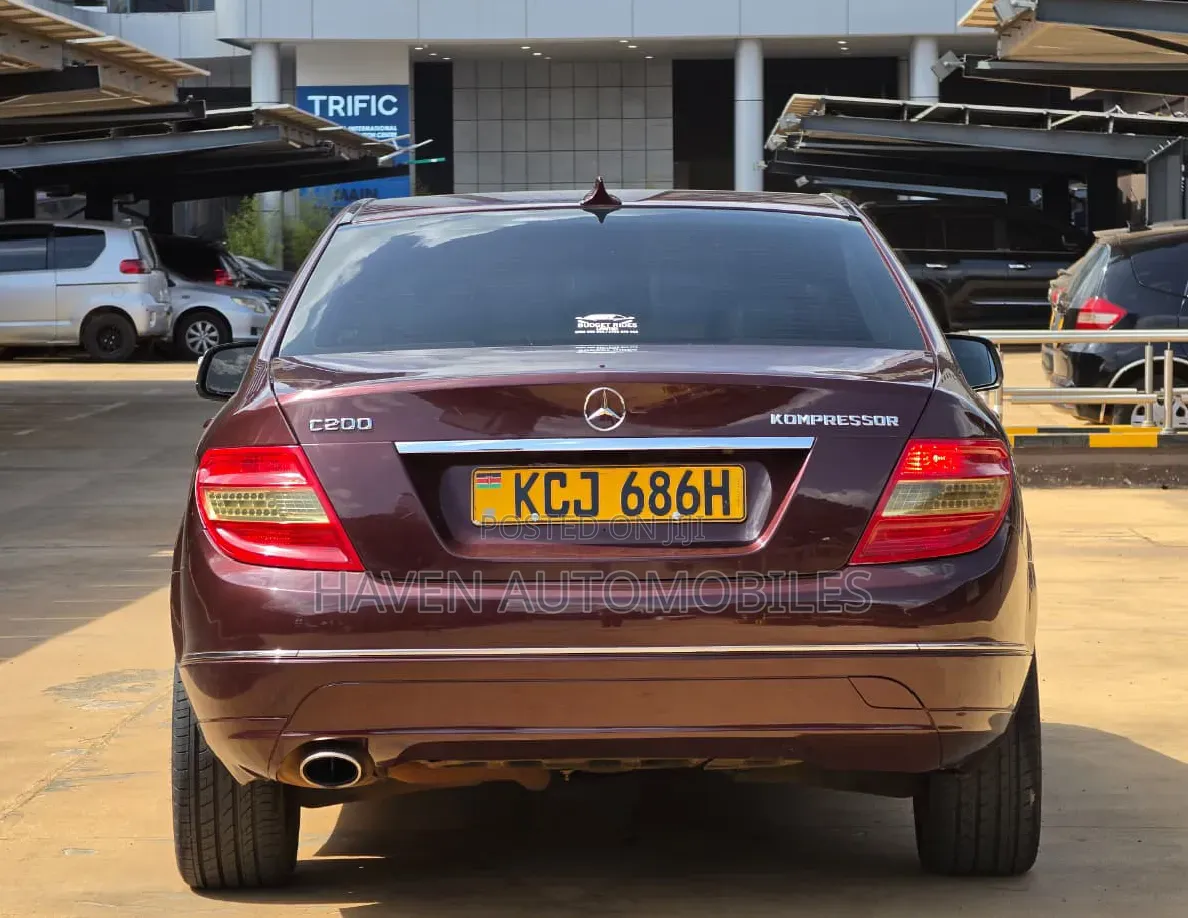 Mercedes-Benz C200 2010 Red