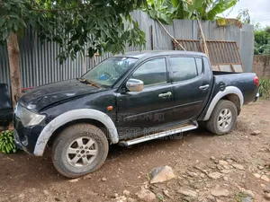 Mitsubishi L200 2012 Black