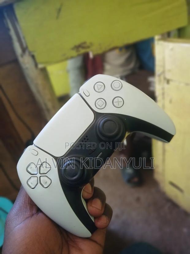 PlayStation 5 Slim With Controller - thumbnail 3