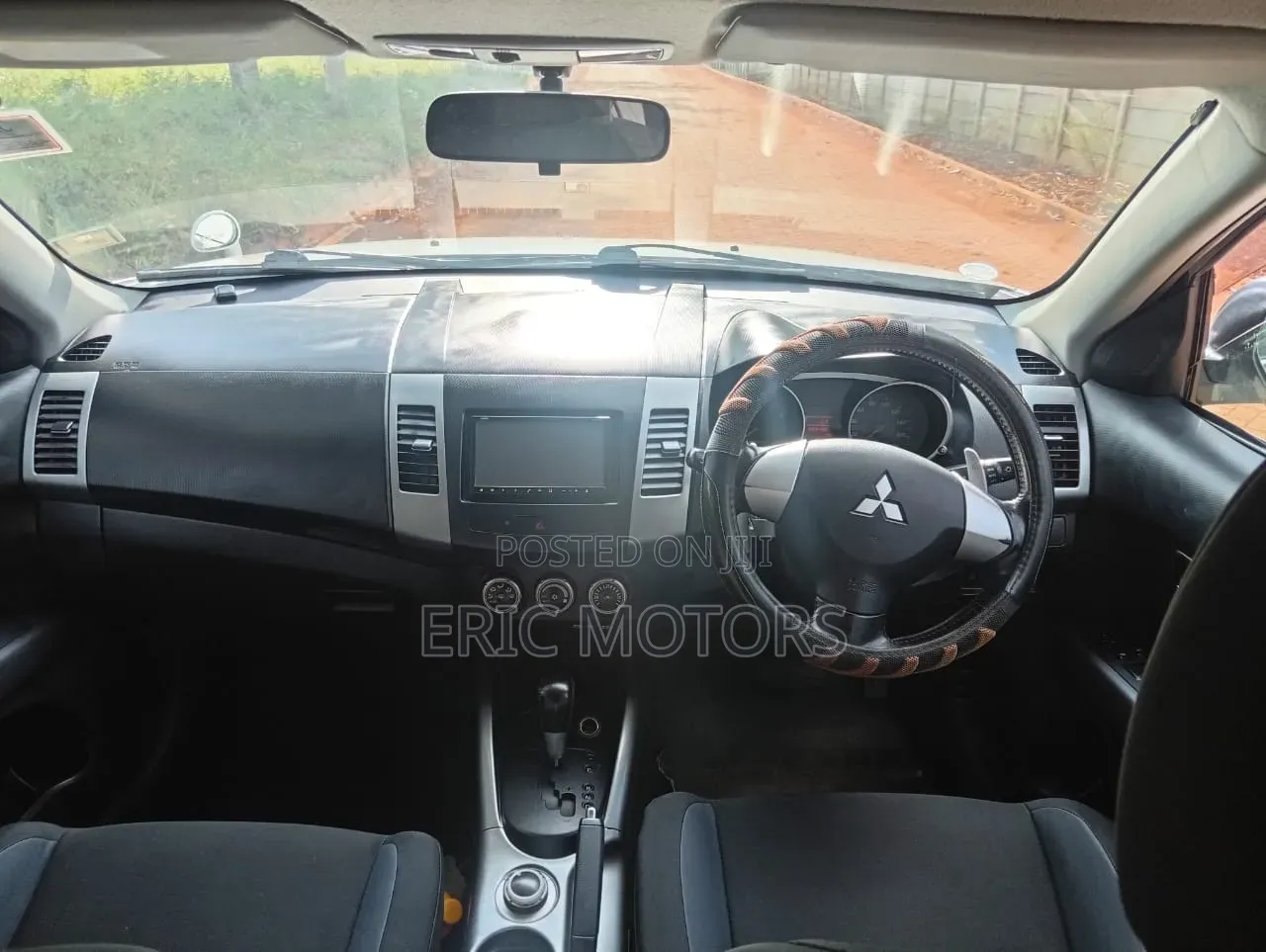 Mitsubishi Outlander 2011 White