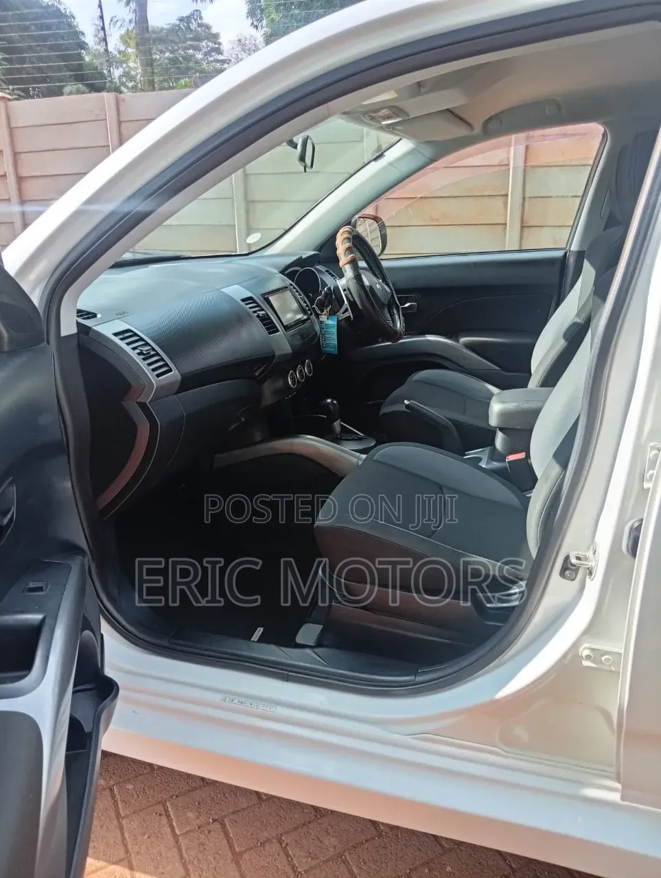 Mitsubishi Outlander 2011 White
