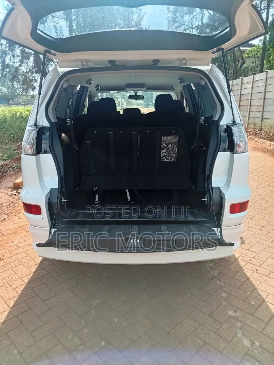 Mitsubishi Outlander 2011 White