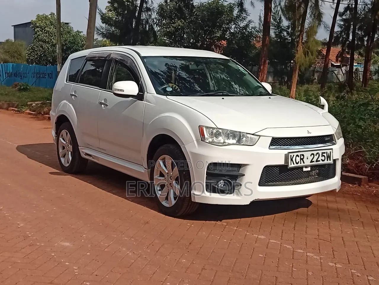 Mitsubishi Outlander 2011 White