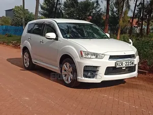 Mitsubishi Outlander 2011 White