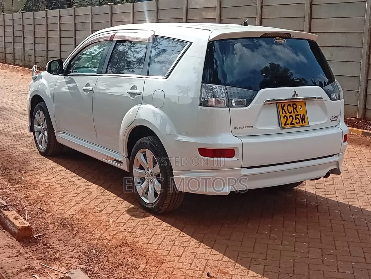 Mitsubishi Outlander 2011 White